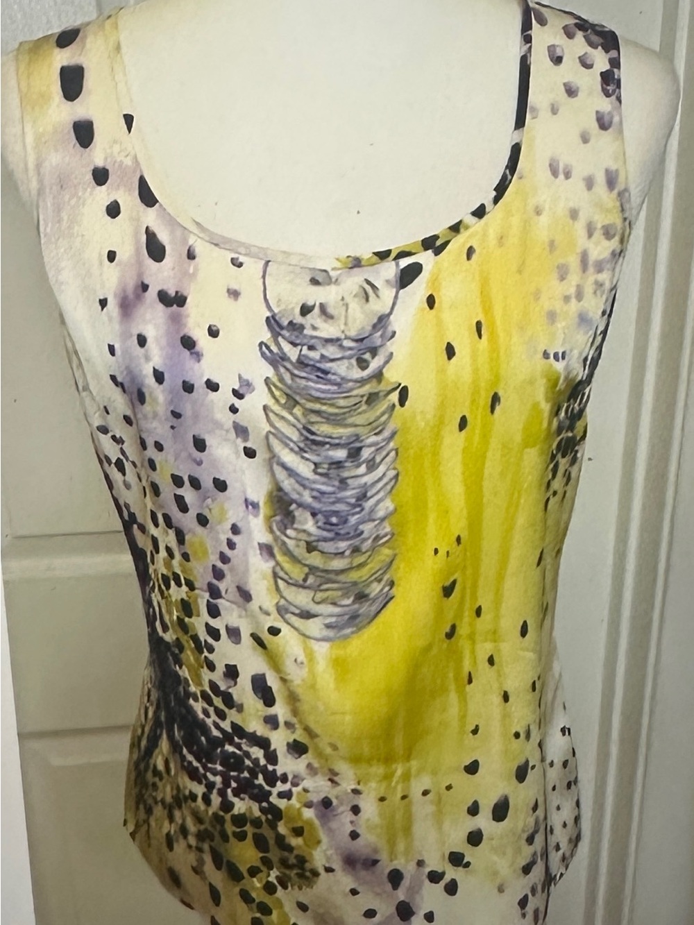 St. John Abstract Yellow Purple Satin Silk Sleeveless Scoop Neckline Top Large